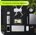 Overzicht van elektronische apparaten: drone, draadloze oordopjes, draadloze speaker, tablet, telefoon, toetsenbord, muis en pennen.