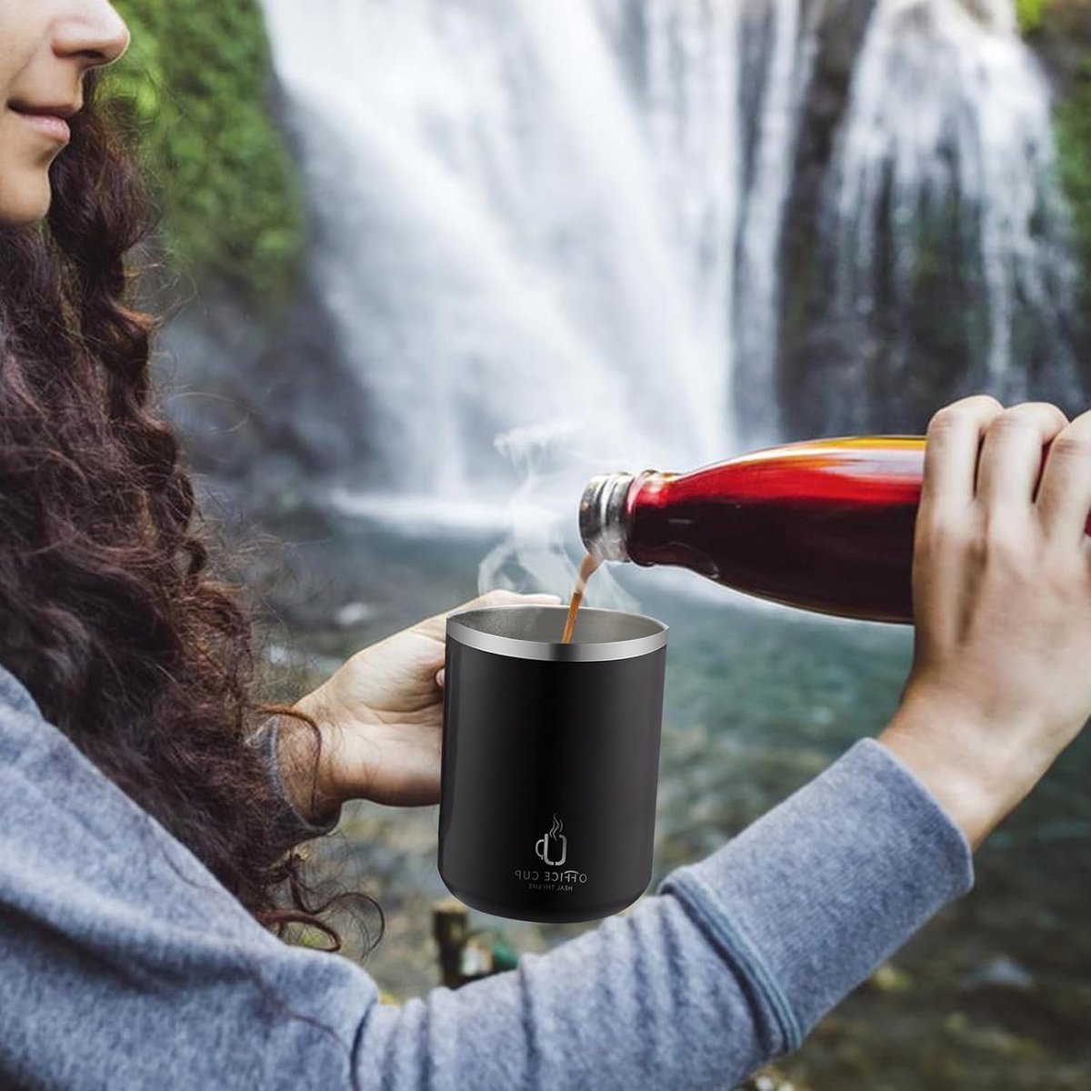 Thermomok Coffee To Go 500 ml, dubbelwandige geïsoleerde mok van roestvrij staal met handvatrietje en schuifdeksel, koffiemok voor warme en koude koffie, water en thee, BPA-vrij - zwart — cadeau in Cadeau-ideeën - foto 2