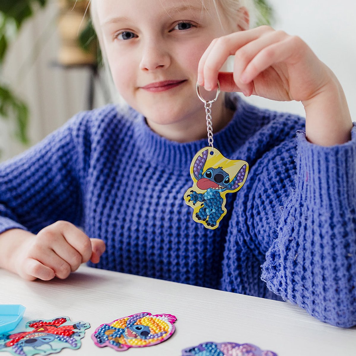 Disney Stitch Totum 3 in 1 knutselset XL - armbandjes, gips gieten, diamond painting magneten en sleutelhanger knutselen - creatief speelgoed cadeau tip knutselen jongens en meisjes vanaf 5 jaar — afbeelding 20