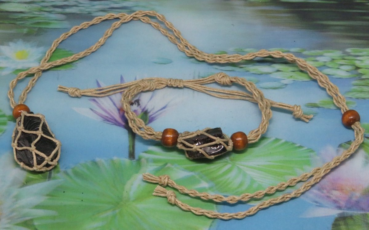 Edel shungiet knopen ketting en armband taupe