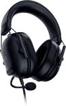 Zwarte Razer gaming headset met opklapbare microfoon, op een witte achtergrond.