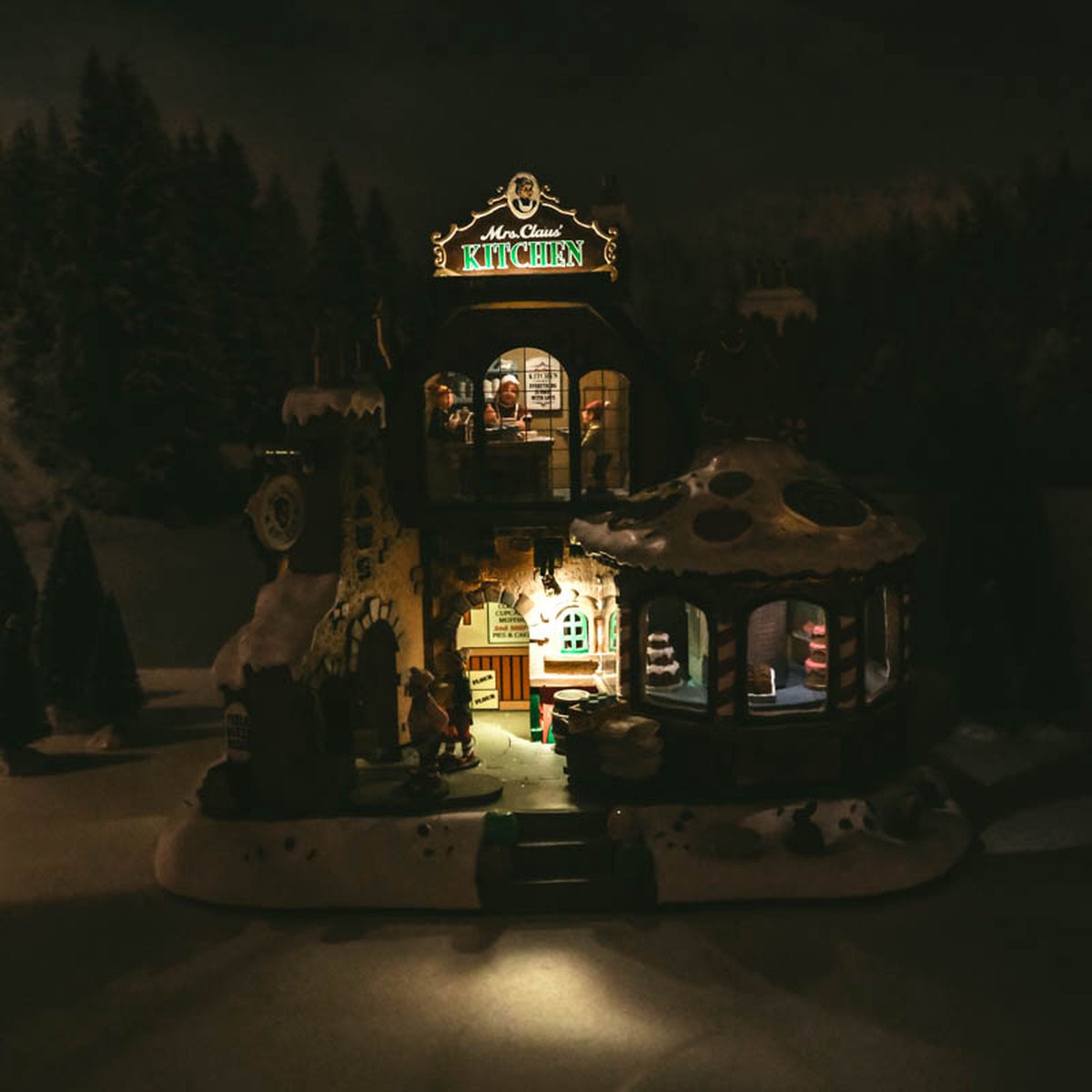 Lemax Kerstdorp Mrs. Claus' Kitchen - met verlichting - 4.5V adapter – foto 6