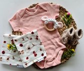 cadeau de maternité - cadeau nouveau-né - cadeau bébé - pantoufles et chapeau faits à la main - kadootjethuis.nl