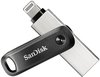 Zilverkleurige SanDisk iXpand Flash Drive Go met zwenkbare, zwarte behuizing met SanDisk-logo en Lightning-connector.