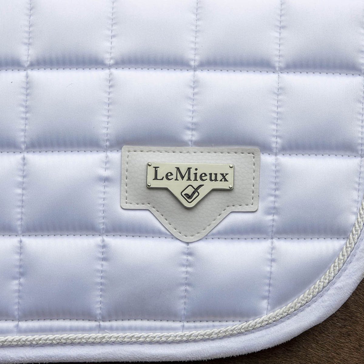 Tapis De Selle LeMieux Close Contact - Daim Couleur Cassis - Occasion