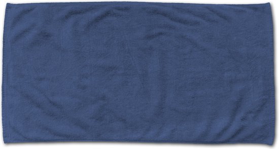 Een effen blauw microvezel strandlaken.