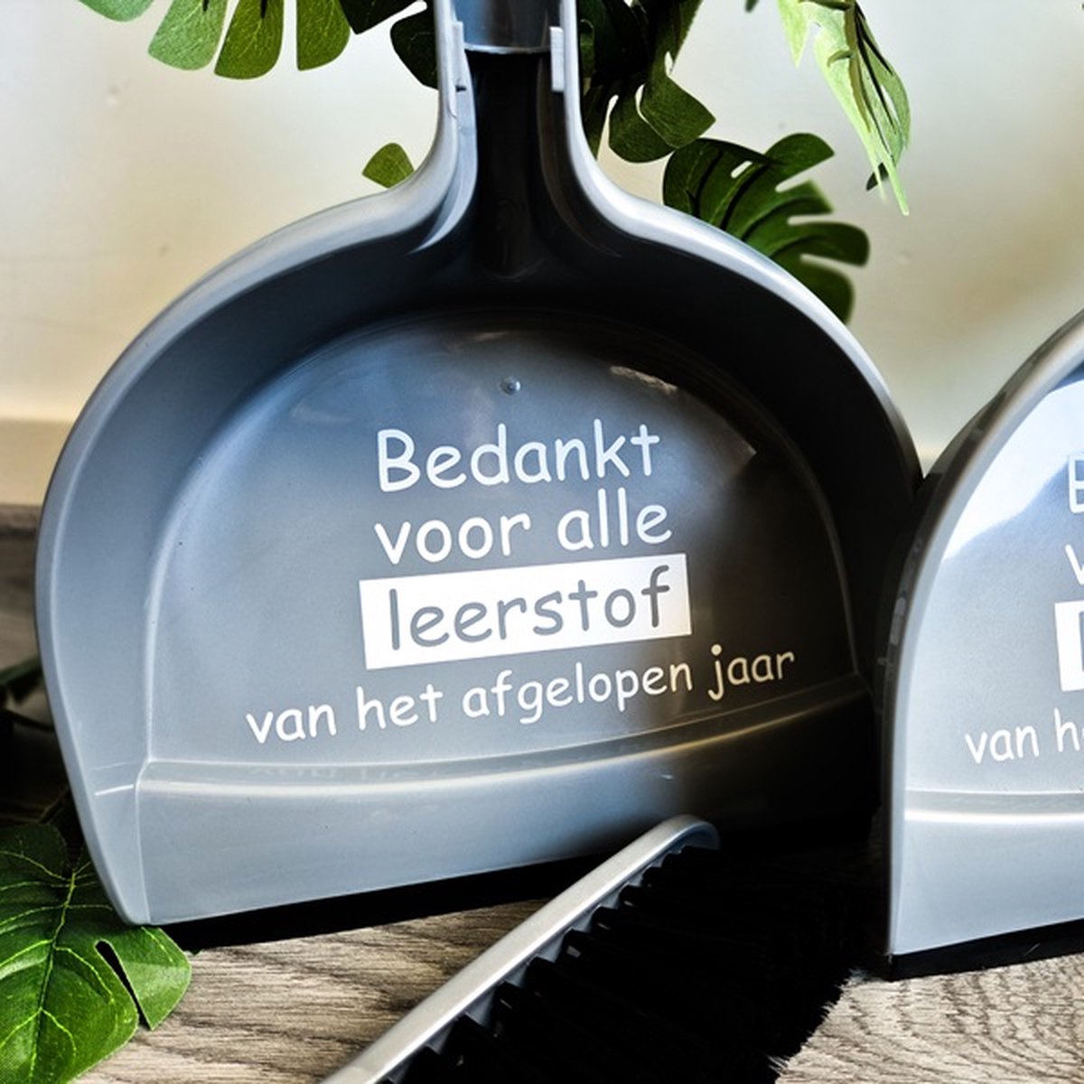 Goedkoopste Stoffer en blik - Grijs - Bedankje - juf - meester - Einde schooljaar