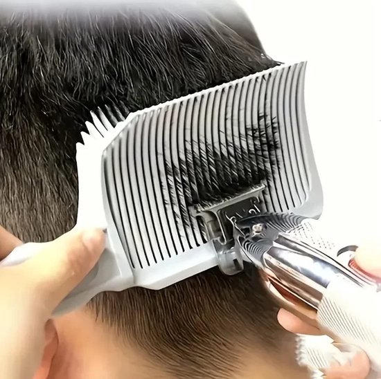 Foto: Opscheerkam fade kam opscheren knipkam vervagen trimmen tondeusekam overloopkam overflow haar baard trimmer thuis kapper barber styling haar professional accessoire wit