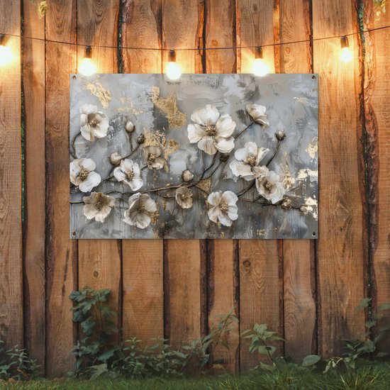 Tuinposter 120x80 cm - Tuindecoratie Bloemen - Wit - Grijs - Goud - Luxe - Poster voor in de tuin - Buiten decoratie - Schutting tuinschilderij - Tuindoek muurdecoratie - Wanddecoratie balkondoek