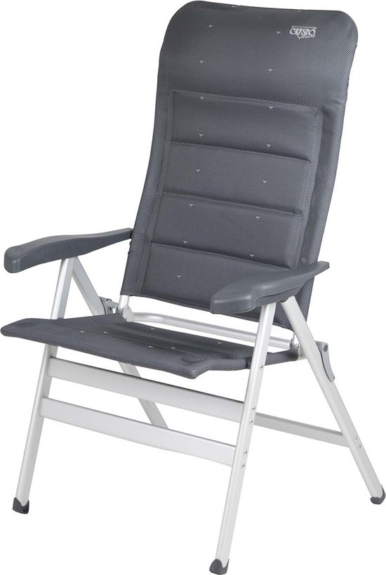 Chaise de camping Crespo gris foncé avec cadre en aluminium. Le dossier et les accoudoirs sont réglables.