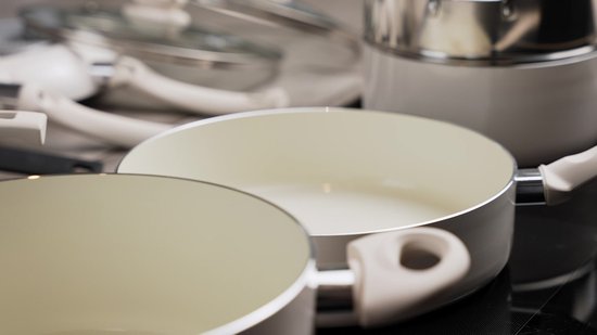 COOCK Wokpan Inductie 32cm - Speciale Anti-Aanbak Coating - Roerbakpan met deksel - Gerecycled Aluminium - Zwart/Wit - Inclusief E-book