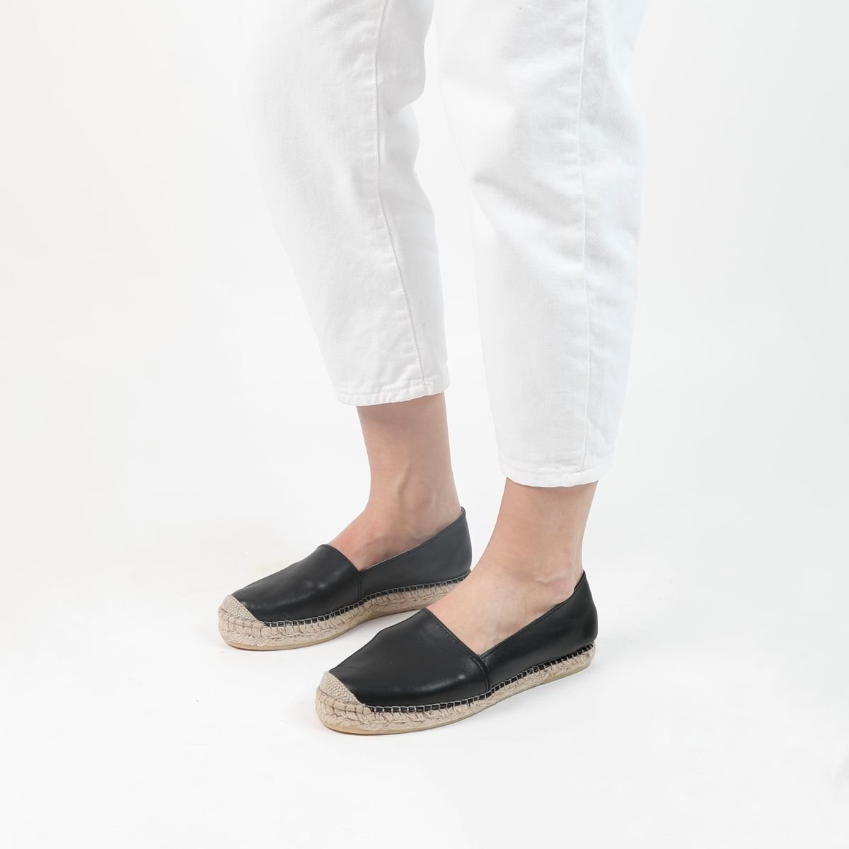 Manfield - Dames - Zwarte leren espadrilles - Maat 36