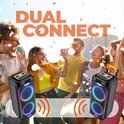 Twee Denver Bluetooth speakers met discolichten op een feestje. Tekst 'DUAL CONNECT'.