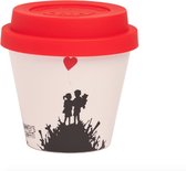 Quy Cup - 90ml Ecologische Espresso Reisbeker - De originele Banksy's Graffiti "Kids On Gun Hill" met rood Siliconen deksel 7x7x7cm