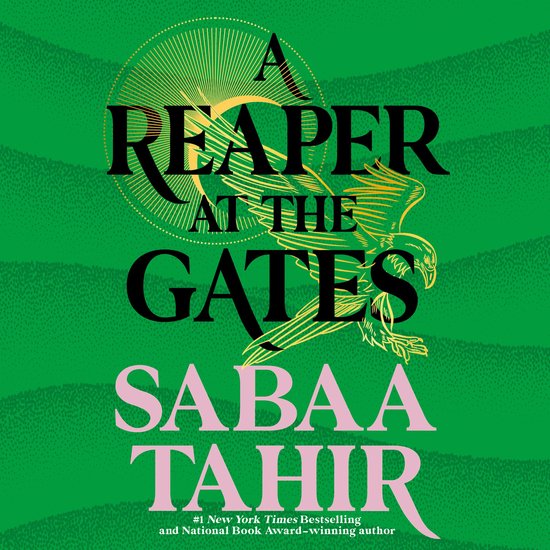 Boekomslag 'A Reaper at the Gates' van Sabaa Tahir, met een gouden vogel op een groene achtergrond.