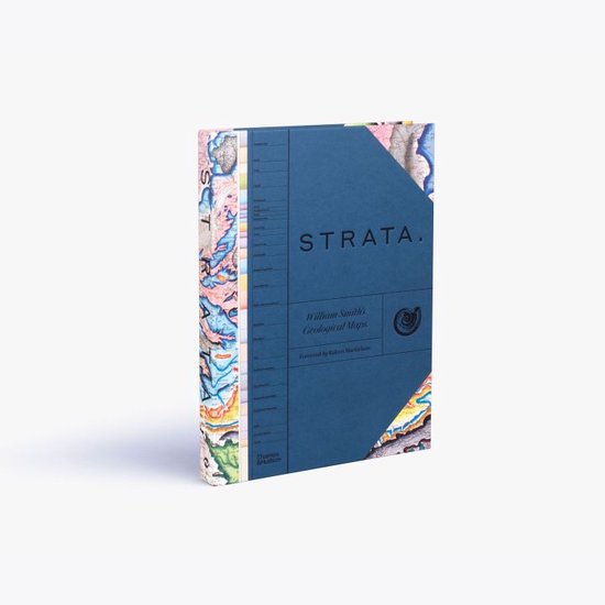 Livre "STRATA" avec une couverture bleue et une carte géologique de William Smith. Préface de Robert Macfarlane.