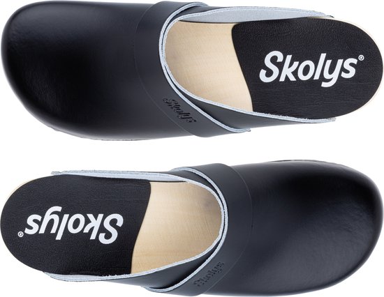 Zwarte Skolys klompen met leren band en houten zool.