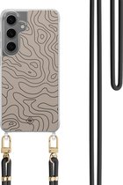Casimoda® coque avec cordon - Convient pour Samsung S24 - Lignes abstraites - Cordon amovible - TPU/polycarbonate - Marron/beige