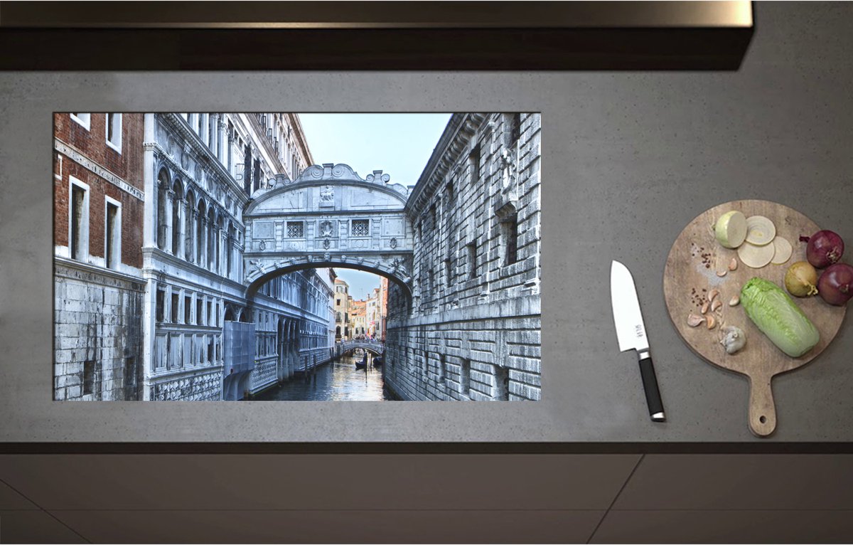 Inductieplaat Beschermer - Brug der Zuchten boven Smalle Rivier in Venetie, Italië - 85x51 cm - 2 mm Dik - Inductie Beschermer - Bescherming Inductiekookplaat - Kookplaat Beschermer van Wit Vinyl