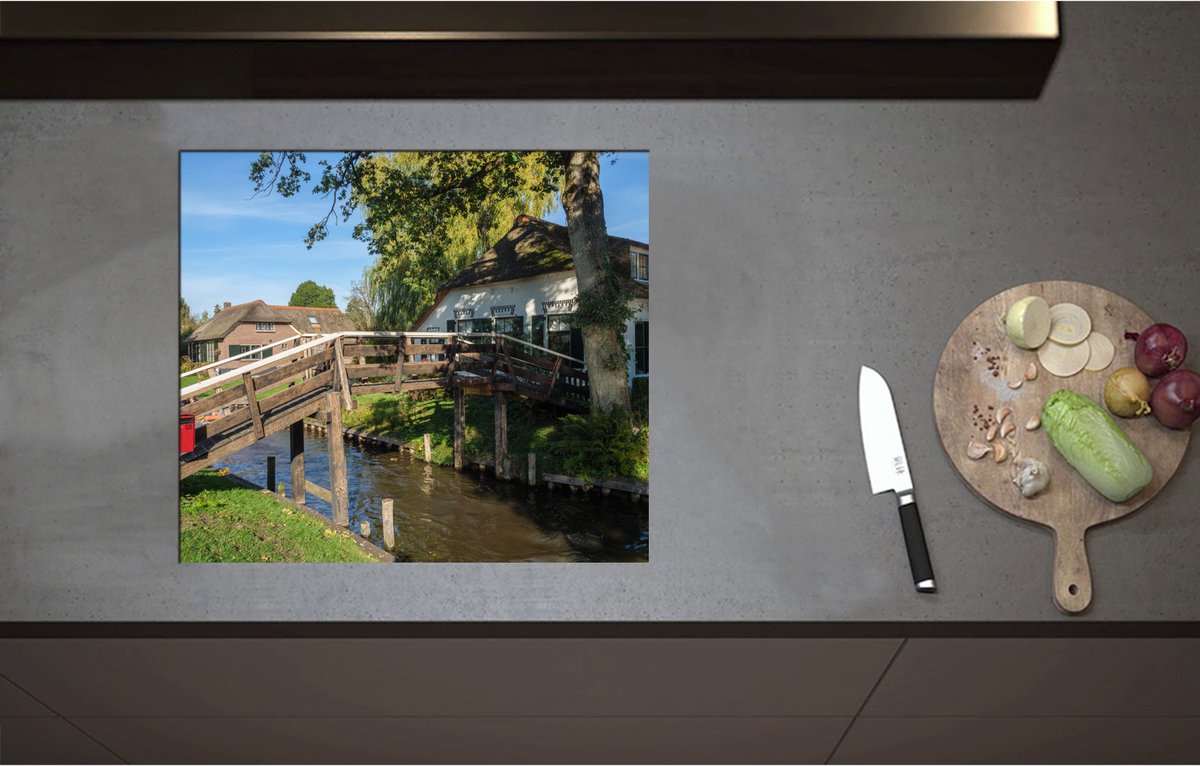 Inductieplaat Beschermer - Bruggetje over Sloot naar Nederlandse Woning - 59x52 cm - 2 mm Dik - Inductie Beschermer - Bescherming Inductiekookplaat - Kookplaat Beschermer van Zwart Vinyl