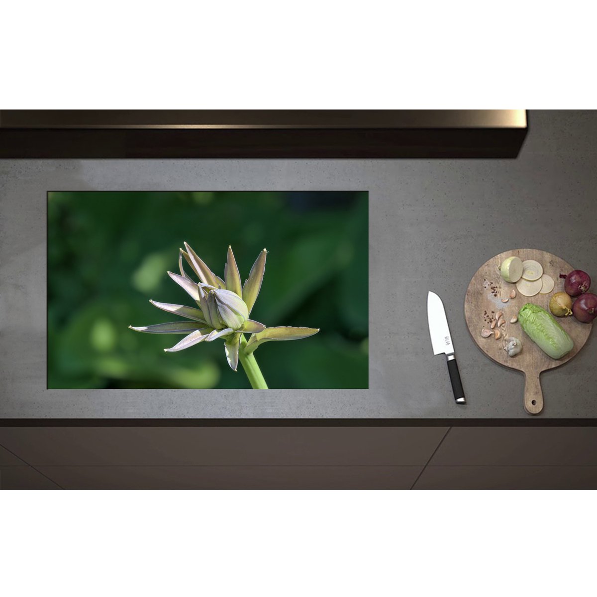Inductieplaat Beschermer - Close Up van Paars met Groene Hosta Bloem - 80x50 cm - 2 mm Dik - Inductie Beschermer - Bescherming Inductiekookplaat - Kookplaat Beschermer van Wit Vinyl