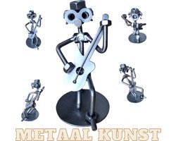 Gitarist-gitaar-muziek-metalen beeld-metaal kunst-uniek-verjaardag-het best cadeau-bas-sinterklas gift-kerst-geschenk