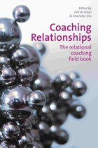 Boek 'Coaching Relationships', the relational coaching field book, geredigeerd door Erik de Haan & Charlotte Sills. Glimmende metalen bollen op een lichte achtergrond.