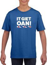 Blauw t-shirt met Friese uitspraak It Giet Oan voor jongens en meisjes - Fryslan elfstedentocht shirts 110/116