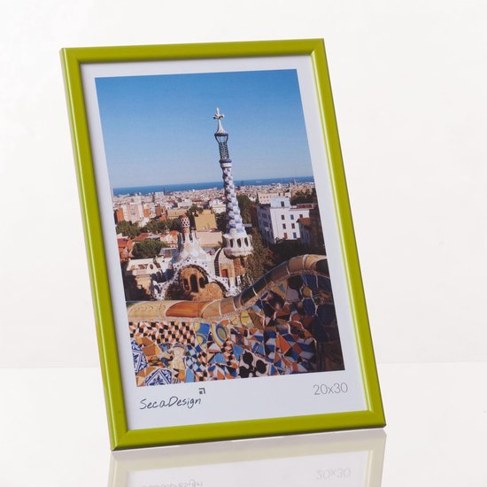 Groene fotolijst, liggend, met een mozaïek van Park Güell, Barcelona met de tekst SecaDesign en 20x30.
