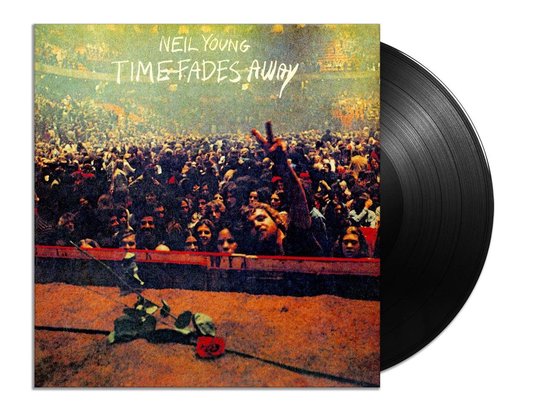 Een elpee met de hoes van 'Time Fades Away' van Neil Young. Op de hoes een menigte en een roos op de voorgrond.