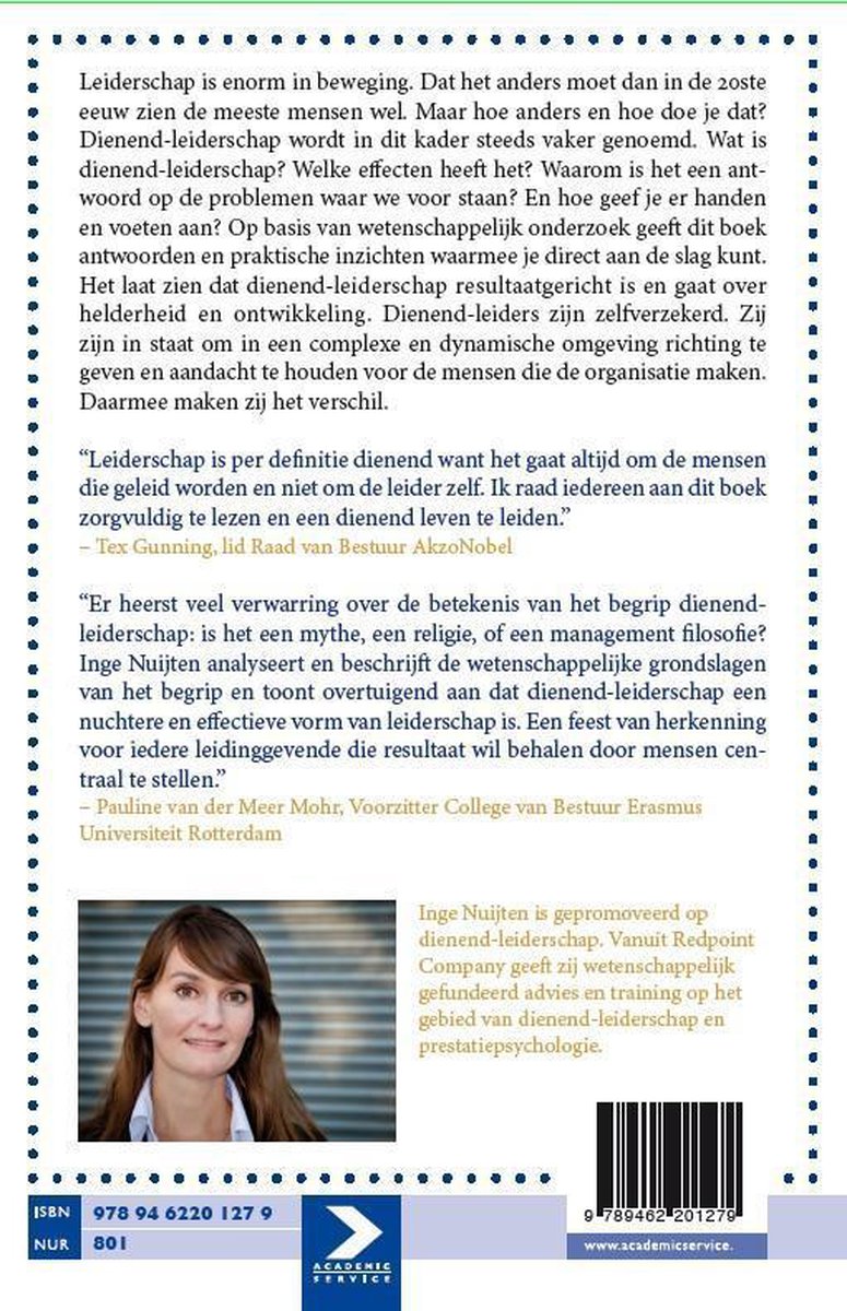 Achterkant van het boek 'Echte leiders dienen' met tekst, een portretfoto van een vrouw en een ISBN-nummer.