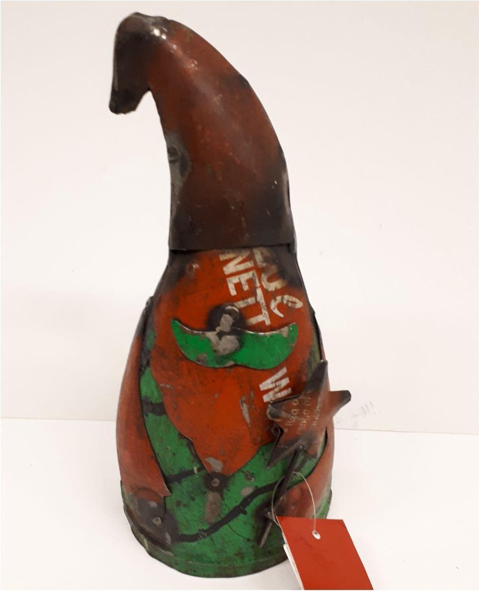 Metalen beeldje kerstman in rood en groen fairtrade van het merk Varios
