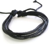 Armband met zwarte koordjes van leer en touw met schuifknoop