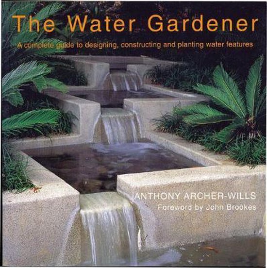 Boek "The Water Gardener" met een illustratie van een moderne waterpartij met meerdere niveaus en stromend water.