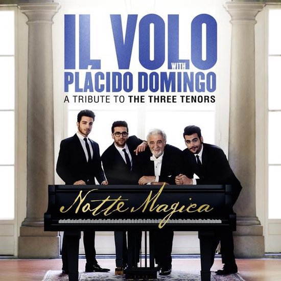 Vier mannen in smoking, waaronder Placido Domingo, staan achter een vleugel met de tekst 'Notte Magica'. Boven hen de tekst 'Il Volo with Placido Domingo'.