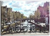 WallClassics - Dibond - Gracht in de Stad - 40x30 cm Foto op Aluminium (Wanddecoratie van metaal)