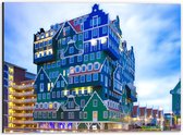 WallClassics - Dibond - Groen met Blauwe Huizen op elkaar - Zaandam - 40x30 cm Foto op Aluminium (Wanddecoratie van metaal)