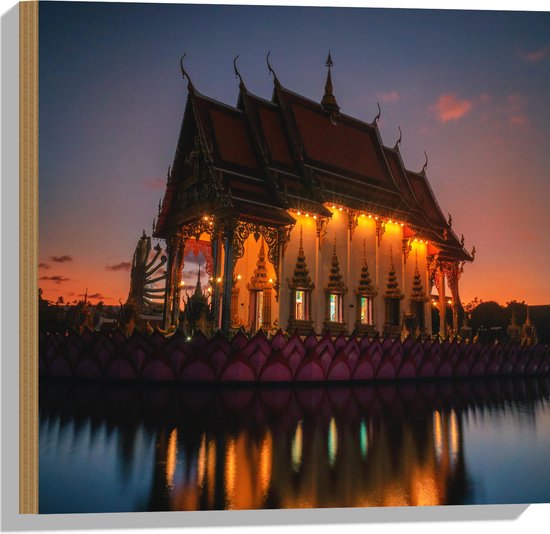 WallClassics - Hout - Boeddhistische Tempel in Thailand - Wat Pa Lahan Sai - 50x50 cm - 9 mm dik - Foto op Hout (Met Ophangsysteem)