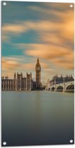 WallClassics - Tuinposter – Big Ben aan het Water - Londen - 50x100 cm Foto op Tuinposter (wanddecoratie voor buiten en binnen)