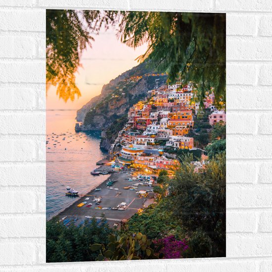 WallClassics - Muursticker - Huizen op een Berg aan de Zee - Italië - 50x75 cm Foto op Muursticker