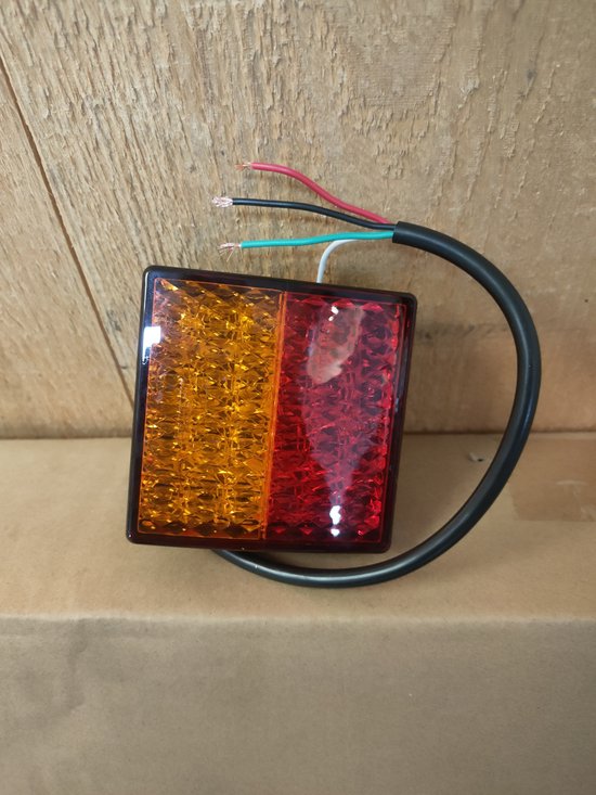 Deens vierkant Achter/rem en knipperlicht 12cm (100serie) - www