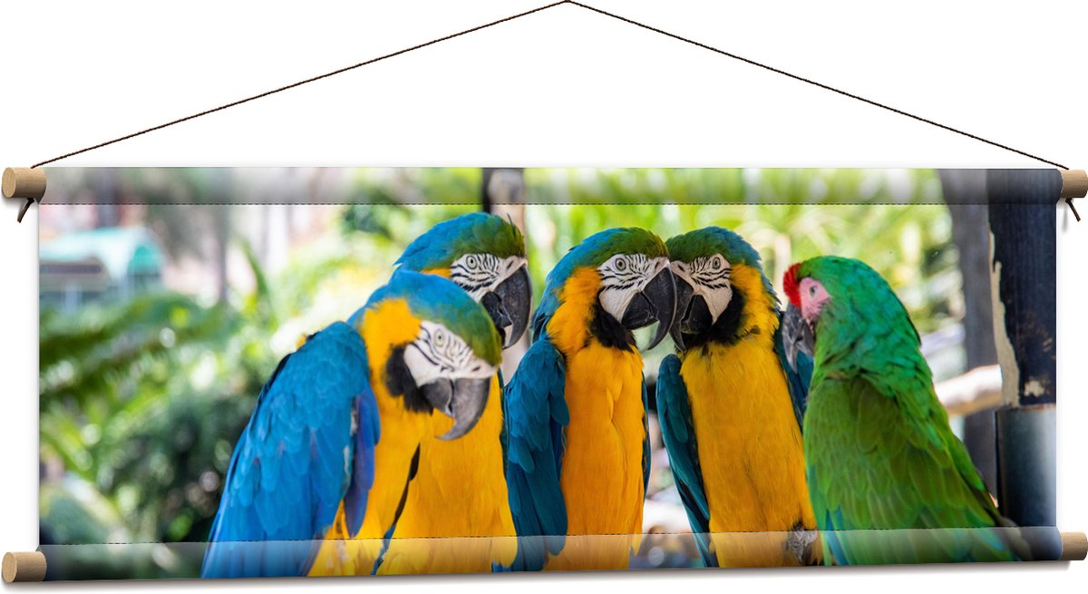 Textielposter - Vijf Papegaaien bij Elkaar onder Rieten Parasol - 90x30 cm Foto op Textiel