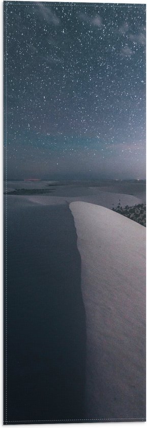 WallClassics - Vlag - Heldere Sterrenhemel boven Sneeuwbergen - 20x60 cm Foto op Polyester Vlag