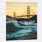 WallClassics - Muursticker - Wilde Zee bij Golden Gate Bridge in San Francisco - 75x100 cm Foto op Muursticker
