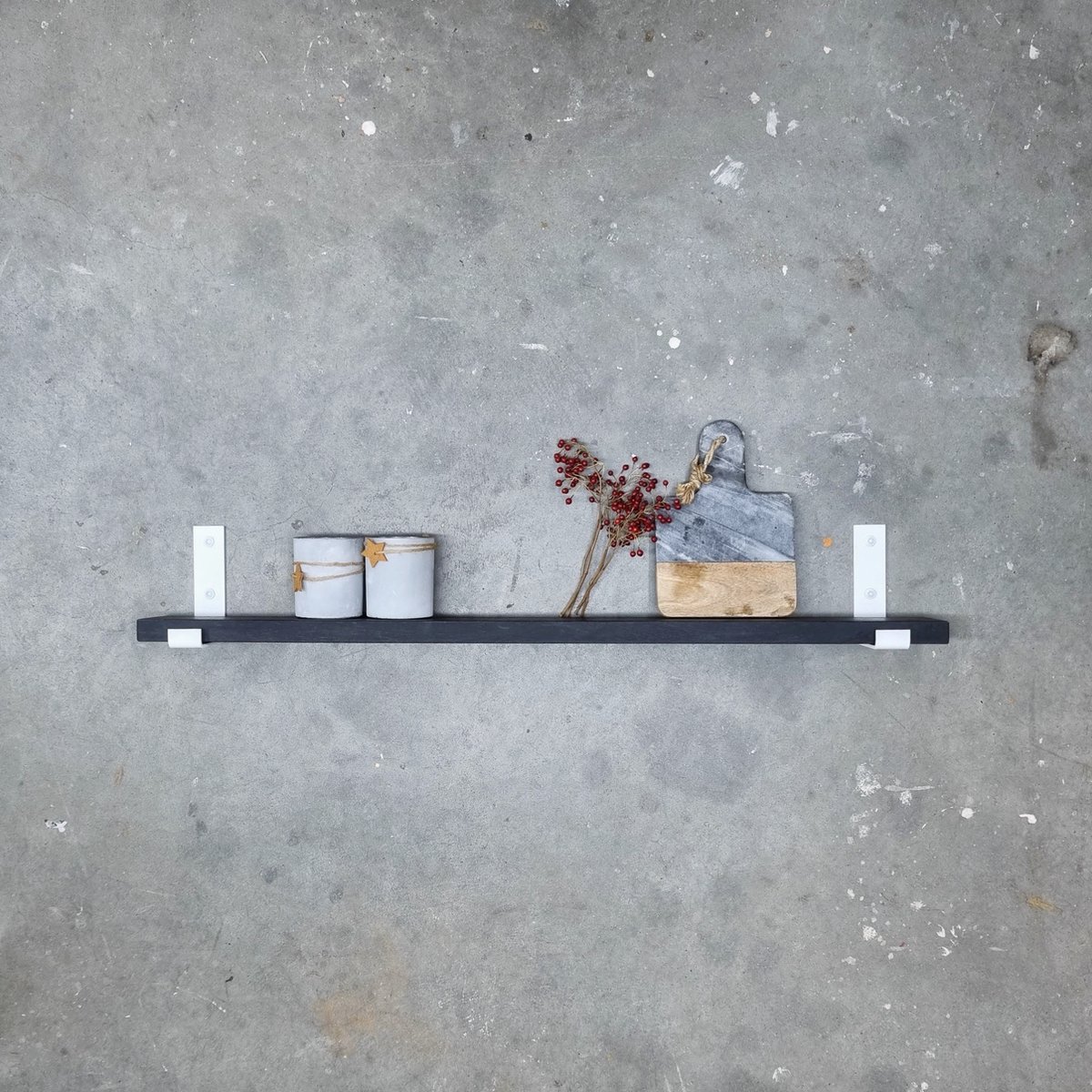 GoudmetHout Wandplank Industrieel - 60 x 10 cm Muurplank - Zwart Eiken Hout - Decoratie Wandrek & Boekenrek - Hangplank Keuken - Wall Shelf + 2 Mat Witte Plankdragers van Staal Zwart - Mat wit - 10 cm