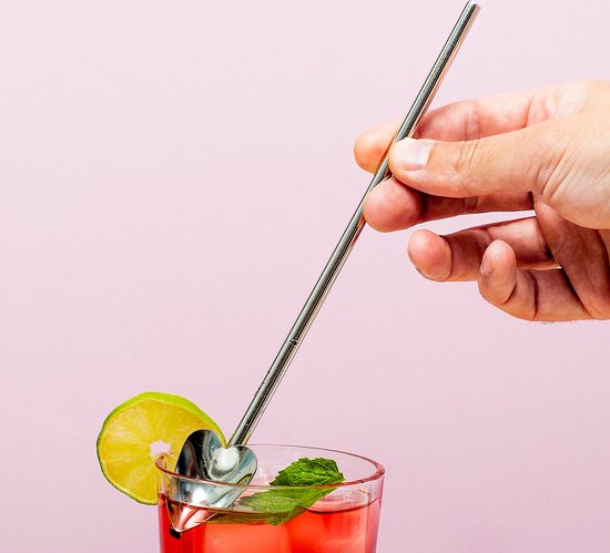 6-delige bar set, grote cocktailset van rvs, met shaker, maatbeker, lepel, zeef en tang, snijplank van bamboe, sapgeul