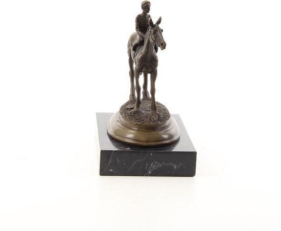 Bronzen beeld paard met ruiter A BRONZE SCULPTURE OF A HORSE AND RIDER Hoogte: 20,4 Breedte: 11,6 Lengte: 16,8