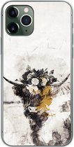 Geschikt voor iPhone 11 Pro hoesje - Schotse hooglander - Verf - Bloemen - Siliconen Telefoonhoesje