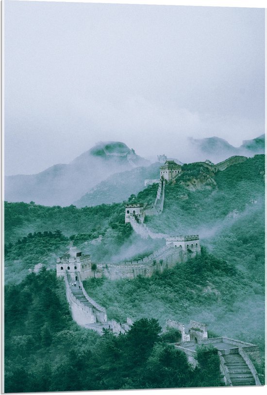WallClassics - Acrylglas - Chinese Muur door Bosgebied in China - 60x90 cm Foto op Acrylglas (Wanddecoratie op Acrylaat)