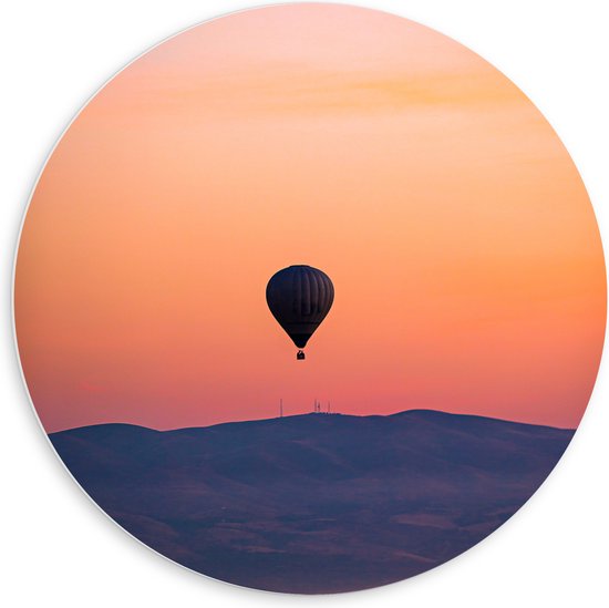 PVC Schuimplaat Muurcirkel - Heteluchtballon boven Berg tijdens Zonsondergang in Turkije - 60x60 cm Foto op Muurcirkel (met ophangsysteem)